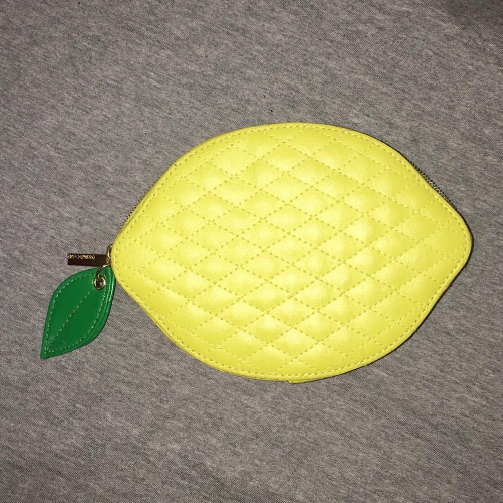 NWOT Lemon Clutch